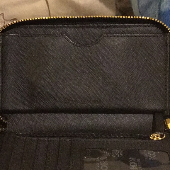 Michael Kors Black Pebbled zip-up wallet - Picture 7 of 8